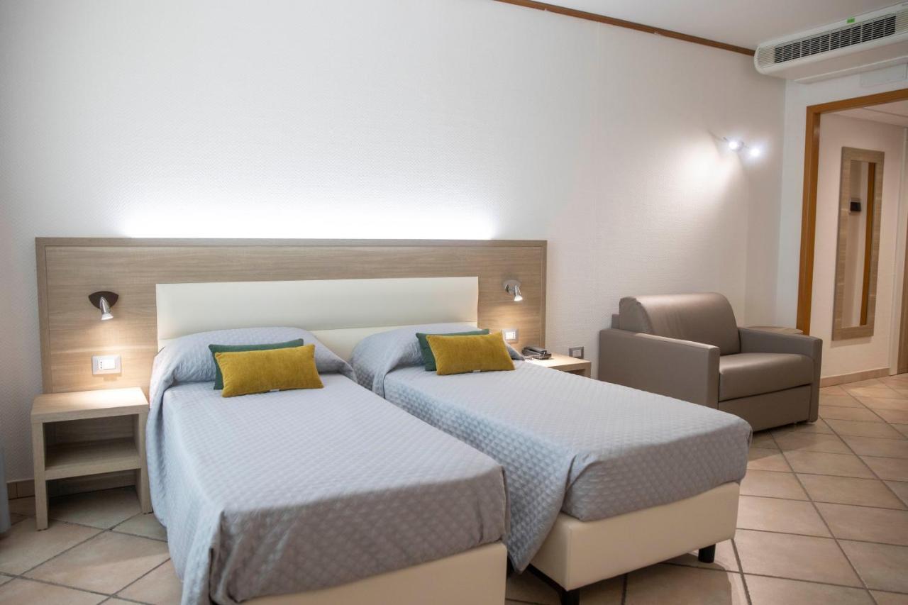 Pegasus Hotel Сасари Екстериор снимка