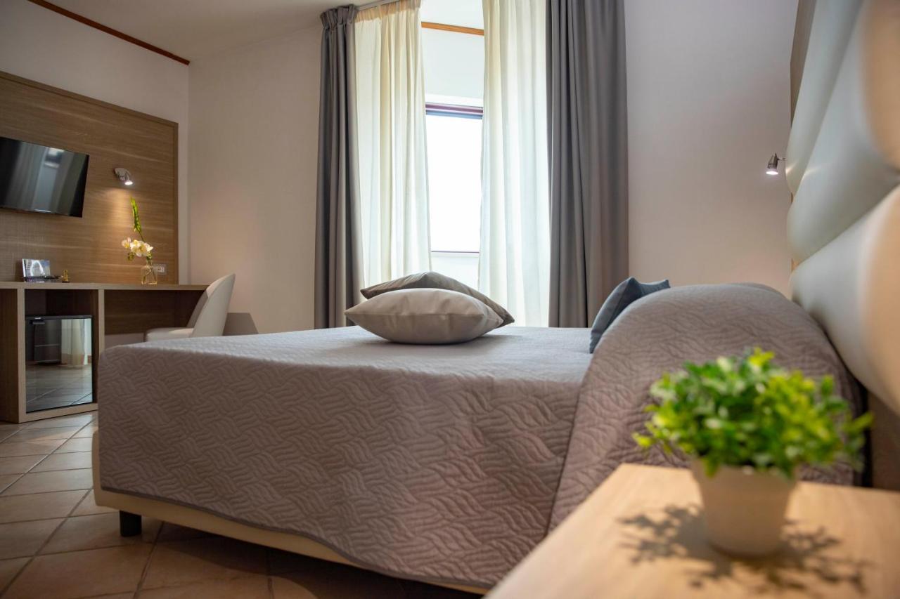 Pegasus Hotel Сасари Екстериор снимка